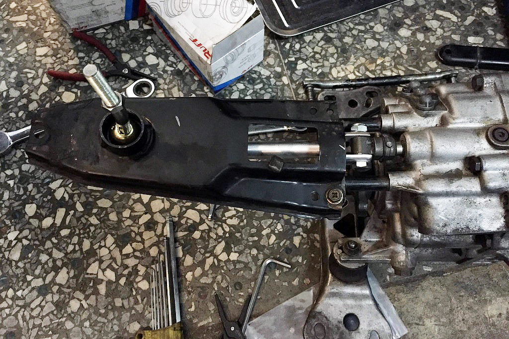 全客製化 BMW E34 M30 前期手排變速箱量身訂做 TAG Engineering DSSR 強化選擇桿,改善排檔間隙 | JNK Motorsport by TAG Engineering Group