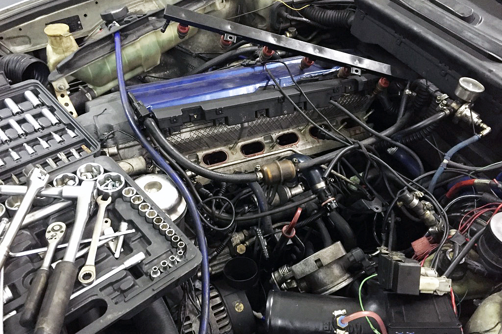 Llu’s BMW E34 Turbo setup RHD custom intake system / manifold, trumpet, carbon plemun | JNK Motorsport by TAG Engineering Group