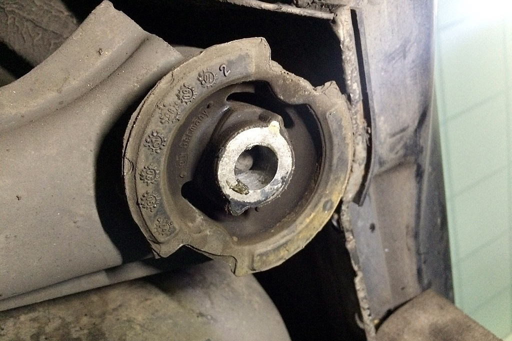 Parts Info #7 RACBM-L30TZ Rear Axle Carrier Bushing LIMITER SHIM For BMW E30, E36 Compact, Z3 後工字樑鐵套限位器 | JNK Motorsport by TAG Engineering Group