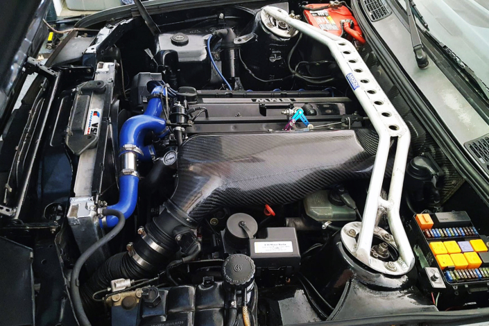 Frank’s BMW E30 3.1L M20 with RHD ITB kit setup the carbon plenum finish 碳纖維集氣箱安裝 | JNK Motorsport by TAG Engineering Group